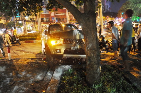 Xe điên náo loạn đường phố trung tâm Sài Gòn