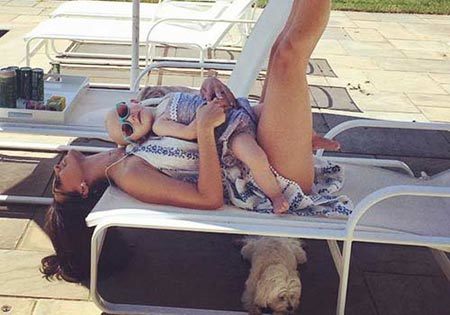 Chùm ảnh bà mẹ một con tập yoga dáng siêu đẹp