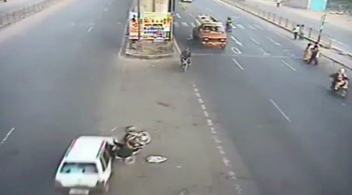 Thoát chết trong gang tấc nhờ phản xạ nhanh