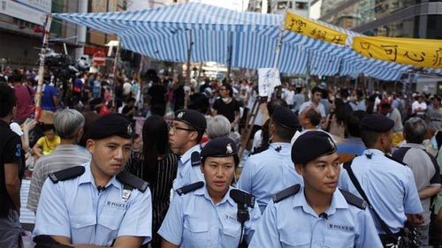 Người biểu tình Hong Kong phớt lờ hạn chót