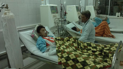 Cha hiến thận cứu con, nhưng không có tiền phẫu thuật cấy ghép