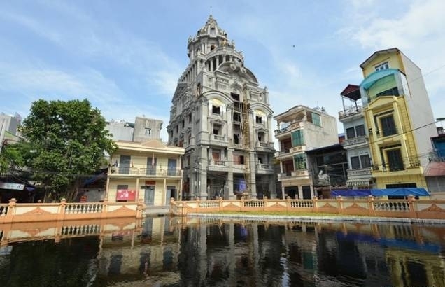 Lâu đài gà vàng của đại gia Cầu Giấy bị đình chỉ thi công