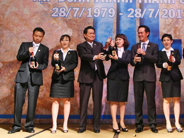 Tư Hường: Lão bà 80 đứng đầu gia tộc kinh doanh khét tiếng