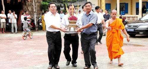 Đại gia Trầm Bê ở đợ, bốc vác lập nghiệp ở Sài Thành