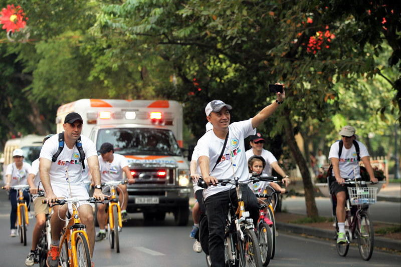 Cùng các nhà ngoại giao đạp xe vì môi trường