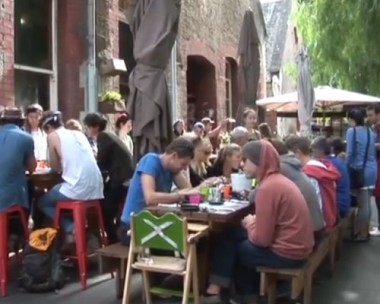 Từ Úc nghĩ về sự tụt hậu của giới trẻ Việt