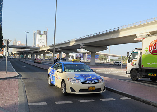 Toyota Camry hạng sang đất Việt, taxi xứ người