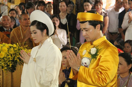 Ái nữ của bà chủ Tập đoàn Nam Cường làm lễ cưới tại chùa