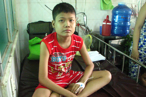 Thương bé ăn dầm nằm dề bệnh viện