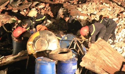 Trắng đêm tìm thi thể 2 nạn nhân vụ nổ kinh hoàng