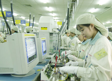 Công nghiệp hỗ trợ: Hết bỏ rơi, lại tranh nhau làm