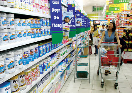 Kiếm trăm tỷ nhờ 'cố thủ' giữ sữa giá cao