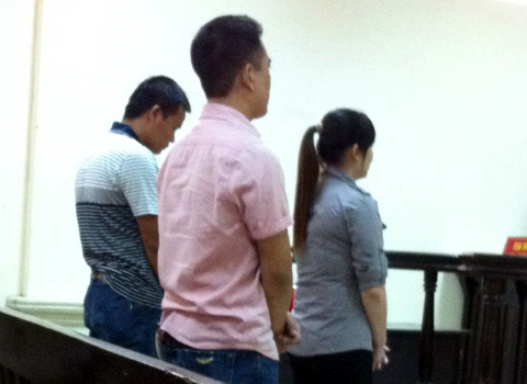 Đăng ảnh khỏa thân gái bán dâm để 'câu khách'