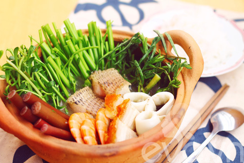 Đón 20/10 với lẩu mắm nóng hổi, đậm đà