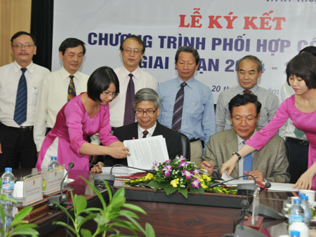 Bộ Giáo dục 'bắt tay' với các chuyên gia phản biện