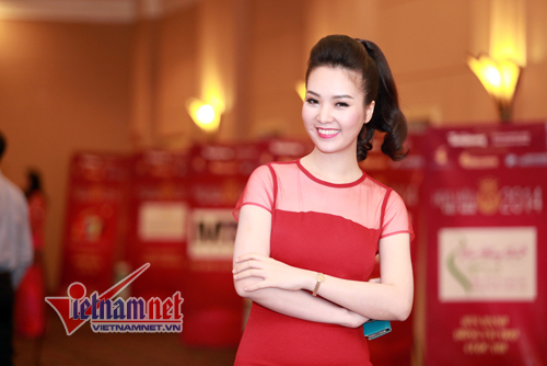 Ngọc Hân, Thụy Vân, Tú Anh đọ sắc