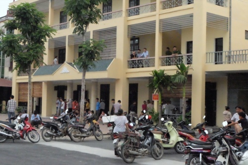 Hà Nội: Bé gái chết bất thường, dân vây bệnh viện