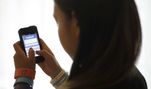 Facebook bị buộc phải cung cấp địa chỉ IP của kẻ 