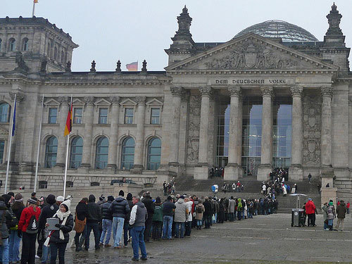 Xem dân Đức, Hàn Quốc xếp hàng tham quan nhà QH