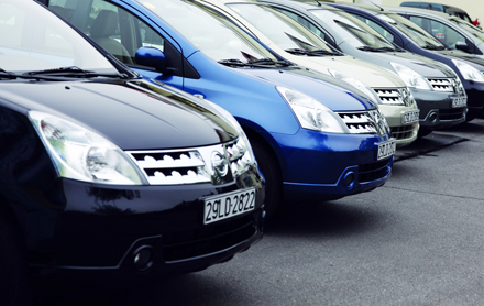 1.000 người xếp hàng: Nghịch cảnh ô tô Việt