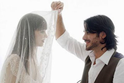 Gái Việt mách nhau cách “săn” trai Tây trên mạng