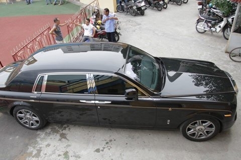 Rolls-Royce Phantom Rồng của bầu Kiên vào tay ai?