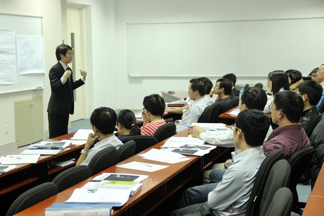 Lịch làm việc không thấy mặt trời của sếp lương tiền tỷ