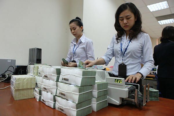 Nhân viên ngân hàng: Lương 8 triệu, ngày làm 11 tiếng