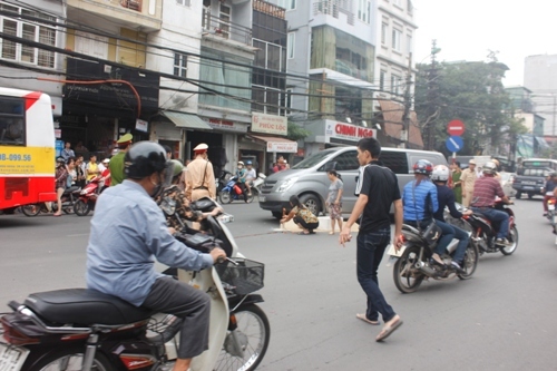 Hà Nội: Xe chở tiền đâm chết người qua đường