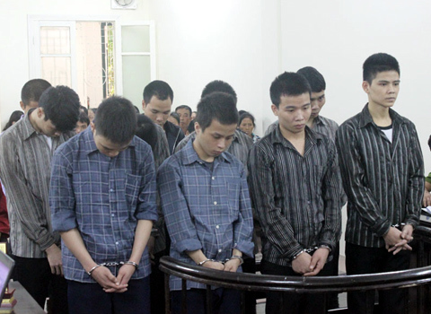 Nhóm trai làng nhiều lần thay nhau 'làm nhục' thiếu nữ