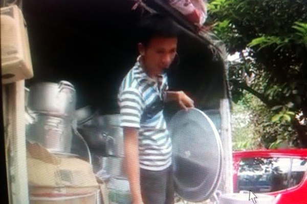 Làm thơ, chế nhạc phát loa rao ngô luộc, trà đá