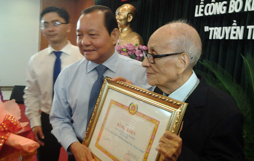 GS Vũ Khiêu đạt giải cao nhất về sáng tác văn bia cách mạng