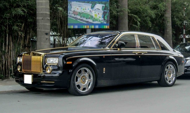 Cận Cảnh Rolls Royce Mạ Vàng Biển Quảng Ninh Tại Sài Gòn 