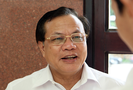 Làm rõ vụ bôi trơn sổ đỏ 'đến đầu đến đuôi'