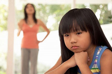 Sống hộ con - mâu thuẫn làm cha mẹ