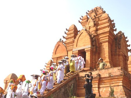 Để Làng Văn hóa Du lịch không còn là “điểm nóng”