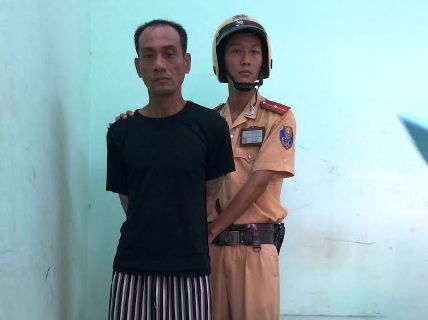 CSGT bắt cướp nguy hiểm ở trung tâm Sài Gòn