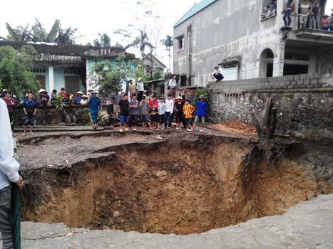 Thời sự trong ngày: Cả xã đi diệt rắn độc