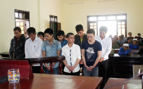 197 tháng tù cho những kẻ phá nhà, đốt xe cán bộ