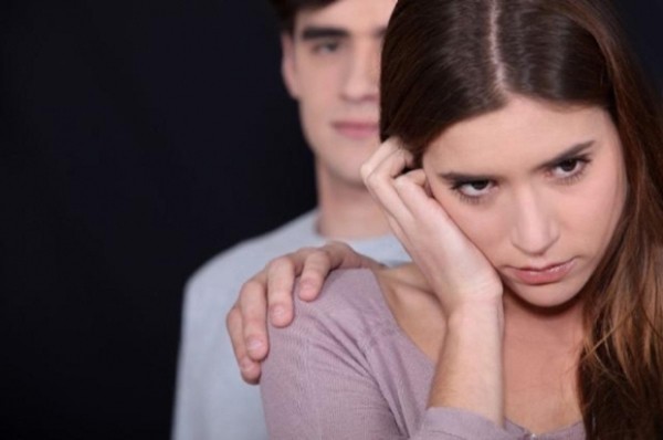 Bị vợ sỉ nhục và xúc phạm, tôi chỉ biết khóc gọi về nhà cho bố mẹ