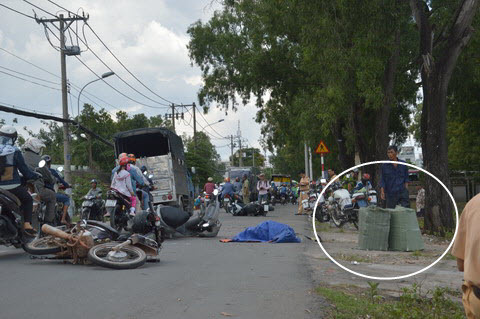 Trốn cảnh sát, xe chở thuốc lá lậu đâm liên hoàn