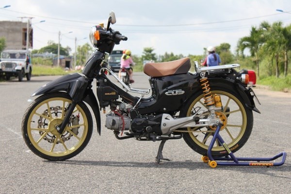 Xe máy Cub50 'thập cẩm' trăm triệu của tay độ lớp 8