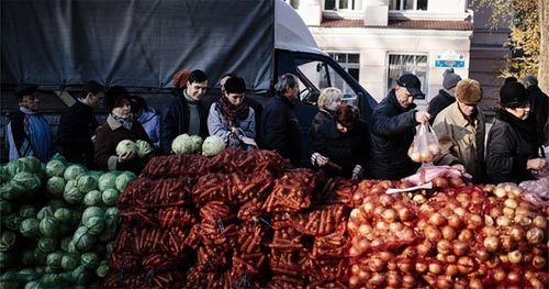 Vùng li khai Ukraina: Đi bỏ phiếu được tặng rau quả