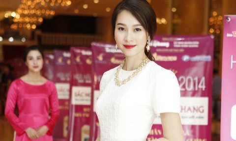 Hoa hậu Đặng Thu Thảo tái xuất