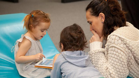 1/5 trẻ 3 tuổi biết… chơi điện tử