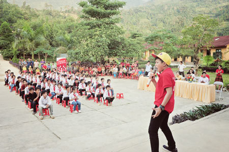 Mai Chí Công truyền Bí kíp Tay Sạch cho HS Tuyên Quang