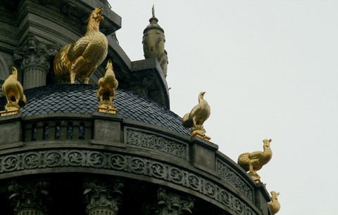 Lâu đài gà vàng, 'vận hạn' của đại gia Cầu Giấy