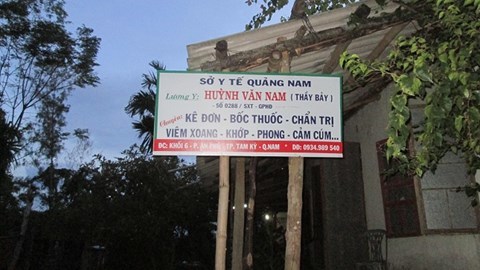 Thầy bói chữa bệnh bằng... sex