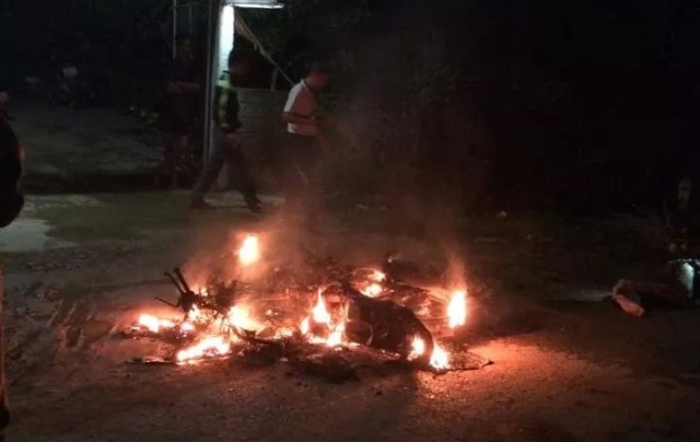 Xe máy cháy ngùn ngụt, một người tử vong