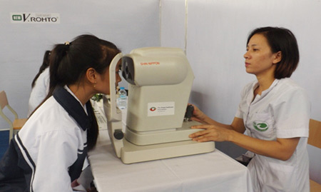 Rohto-Mentholatum khám chữa mắt cho người dân Ba Vì